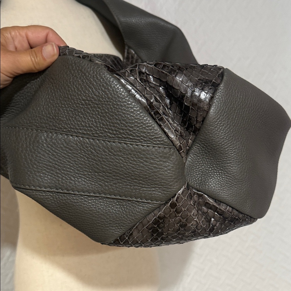 Gucci Python Hobo  Black and Gray Snakeskin Bag - Picture 6 of 10